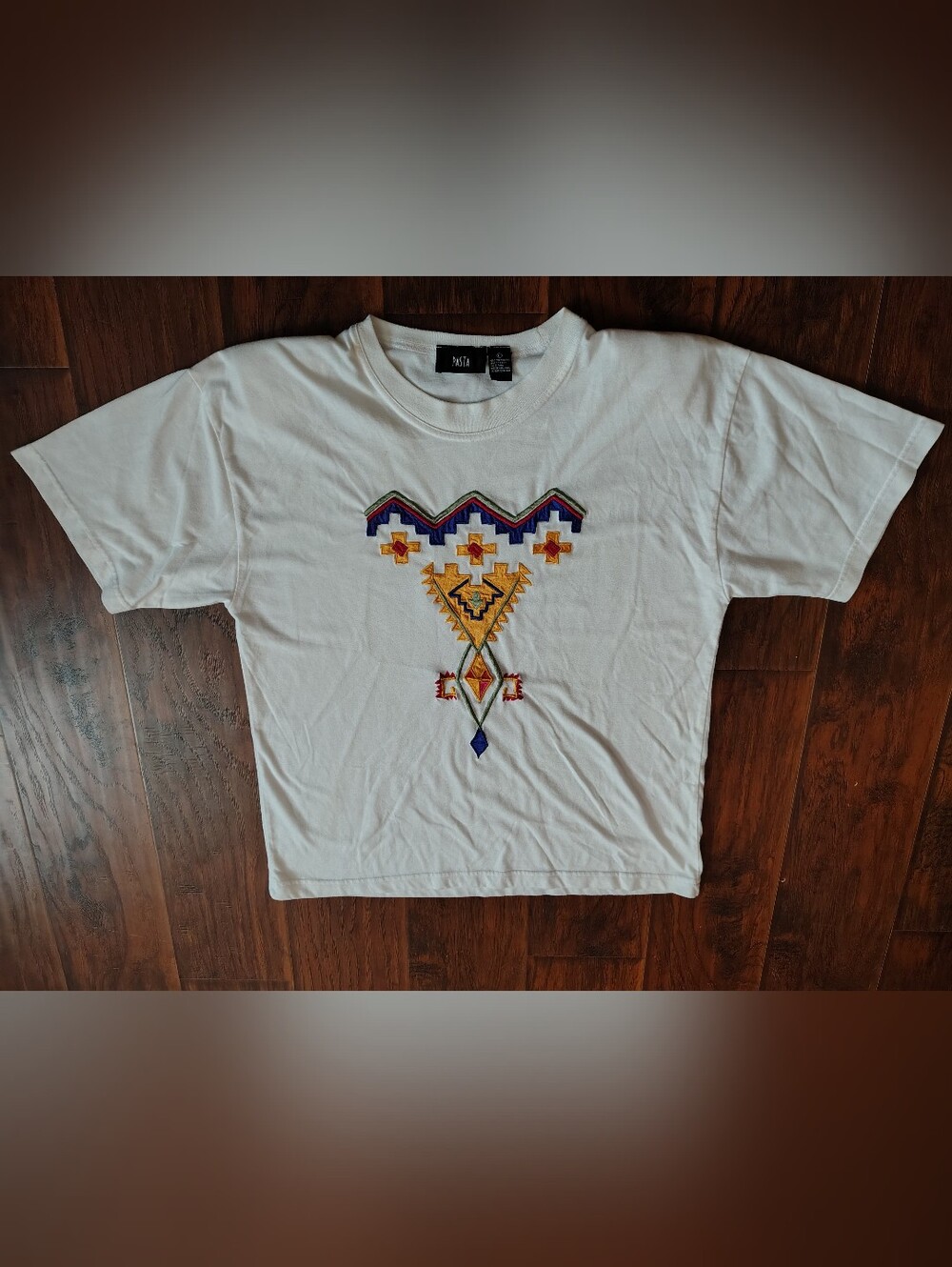 Vintage 90s White T-Shirt with Geometric Embroidery size L